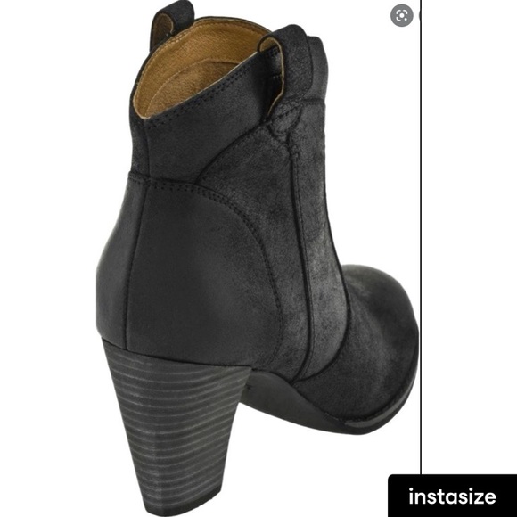Clarks Women's Heath Harrier Ankle Boot - Picture 2 of 9